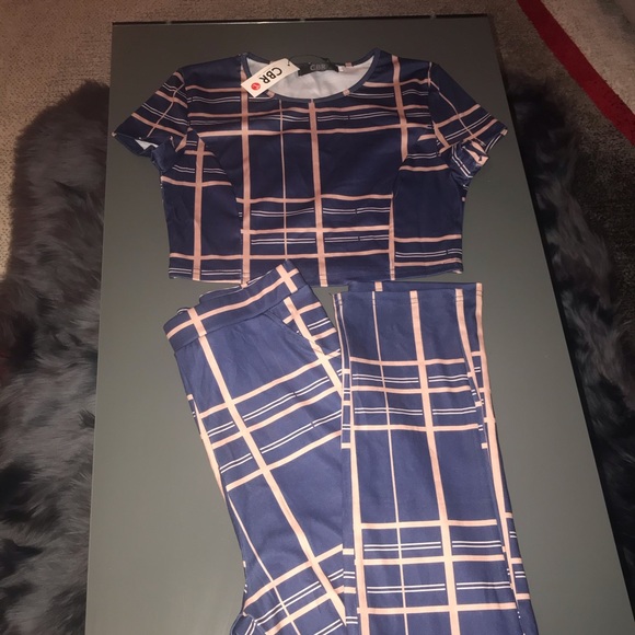 Two piece set - Picture 2 of 3